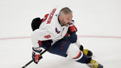 Alex Ovechkin breaks Wayne Gretzky’s NHL career goals record by scoring his 895th