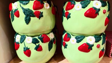 A bushel of fruit and vegetable motifs give decor a healthy farmstand vibe
