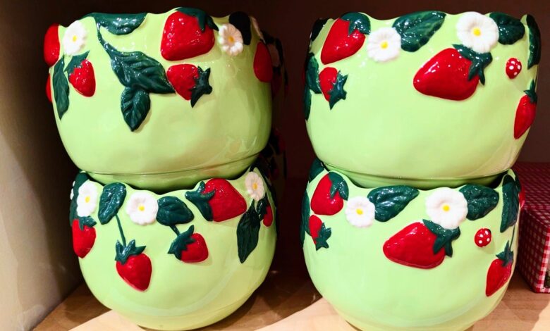 A bushel of fruit and vegetable motifs give decor a healthy farmstand vibe