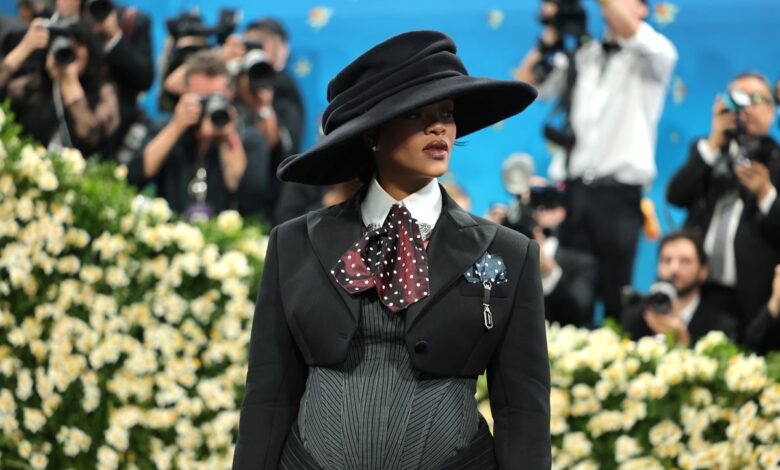 Rihanna debuts baby bump on Met Gala red carpet hours after livestream ends Rihanna debuts baby bump on Met Gala red carpet hours after livestream ends