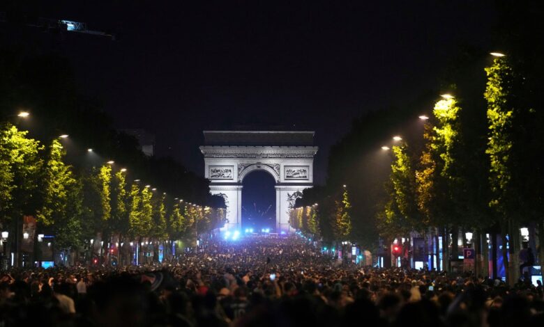 PSG Champions League win: Two dead and hundreds arrested as Paris fans celebrate PSG Champions League win: Two dead and hundreds arrested as Paris fans celebrate