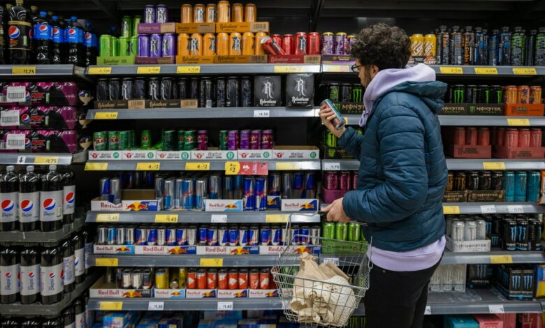 Supermarkets told to play a bigger role in NHS fight against obesity Supermarkets told to play a bigger role in NHS fight against obesity