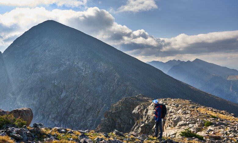 Is it possible to safely hike solo in the mountains?